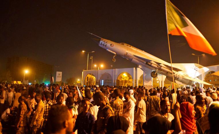 مطالب اسقاط البشير تتحول الى اسقاط المجلس العسكري