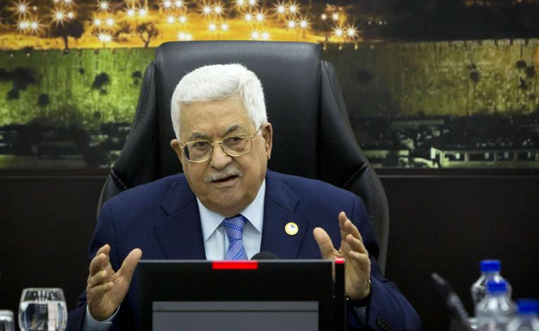 العاهل الأردني الملك عبدالله الثاني يتوسط الرئيسين العراقي برهم صالح والفلسطيني محمود عباس في عمان
