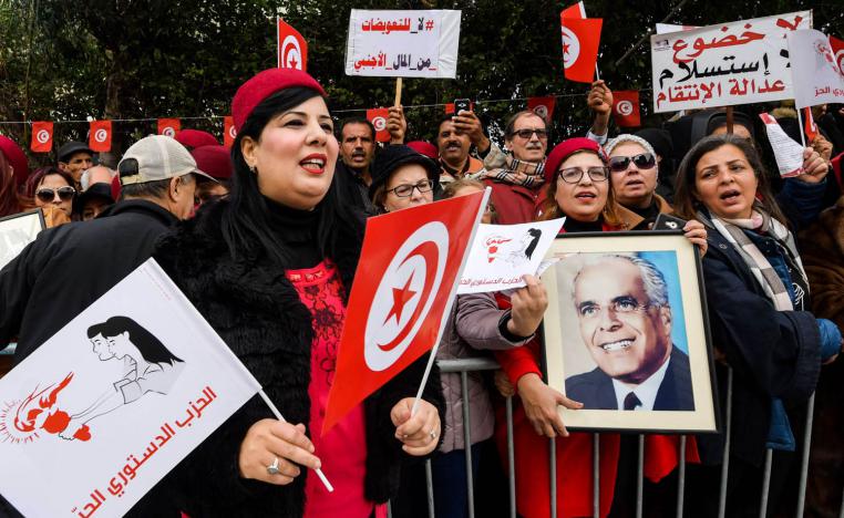 عبير موسي في تظاهرة لحزبها وسط تونس