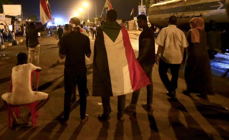 متظاهرون وسط الخرطوم
