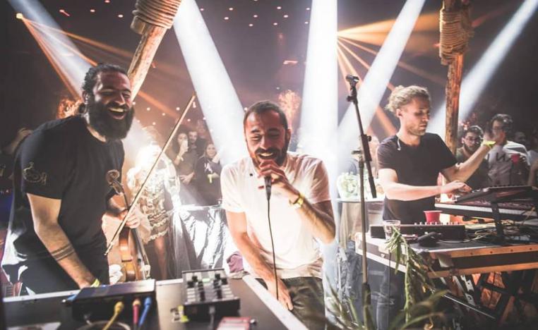 أعضاء فرقة "شكون" (الصورة من حساب الفرقة على فيسبوك)