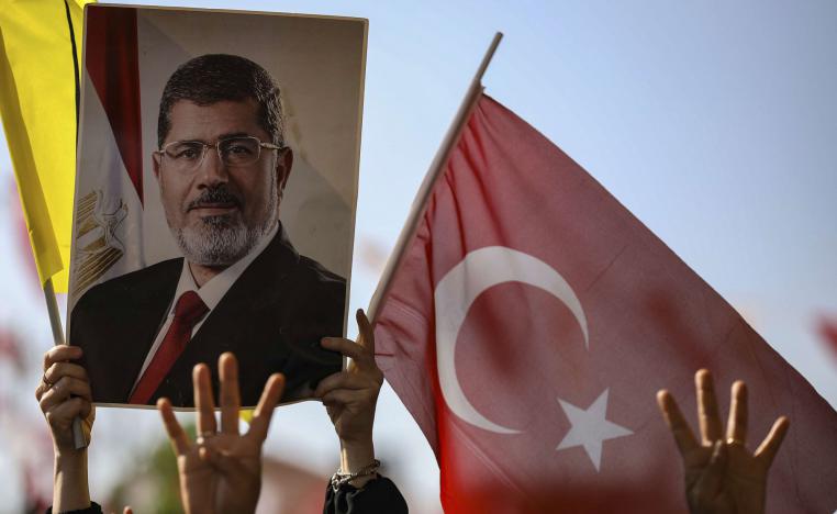 مظاهرة تركية مؤيدة للرئيس المصري الراحل محمد مرسي