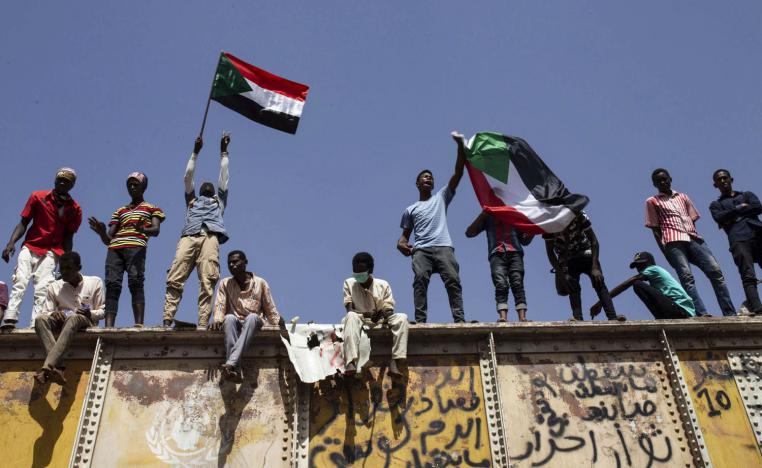 الجيش: الاعتصام بات يهدد تماسك الدولة وأمنها الوطني