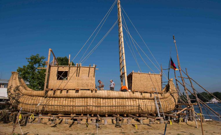 Large bundles of totora reed were lashed together with ropes to form the main body of the vessel before it was equipped with a wooden mast 