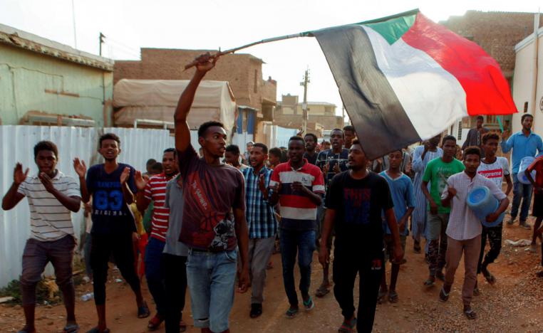 المحتجون السودانيون
