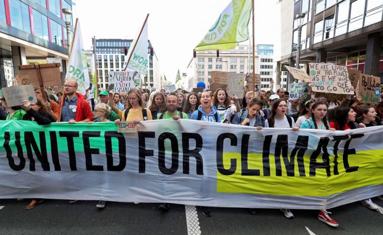 خروج الملايين في مدن مختلفة من العالم للمطالبة