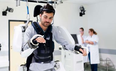 مريض بالشلل الرباعي