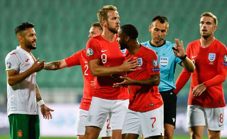 التحية النازية و'صيحات القردة' تطغى على مباراة المنتخبين في صوفيا