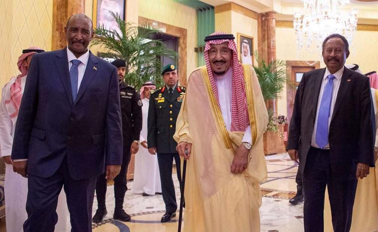 Saudi King Salman bin Abdulaziz Al Saud (C) receives head of the Ruling Council of Sudan Abdel Fattah al-Burhan (L) and Sudanese Prime Minister Abdallah Hamdouk