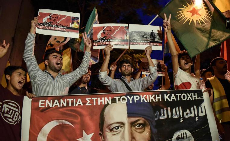 متظاهرون أكراد في أثينا ضد الغزو التركي لشمال سوريا