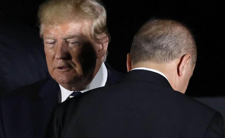 الرئيس الأميركي دونالد ترامب يتحدث مع الرئيس التركي رجب طيب أردوغان