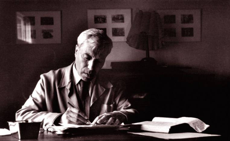 قصص مستوحاة من قصائده