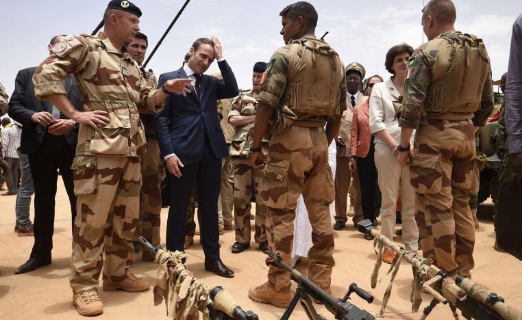 الرئيس الفرنسي يزور الجنود الفرنسيين شمال مالي