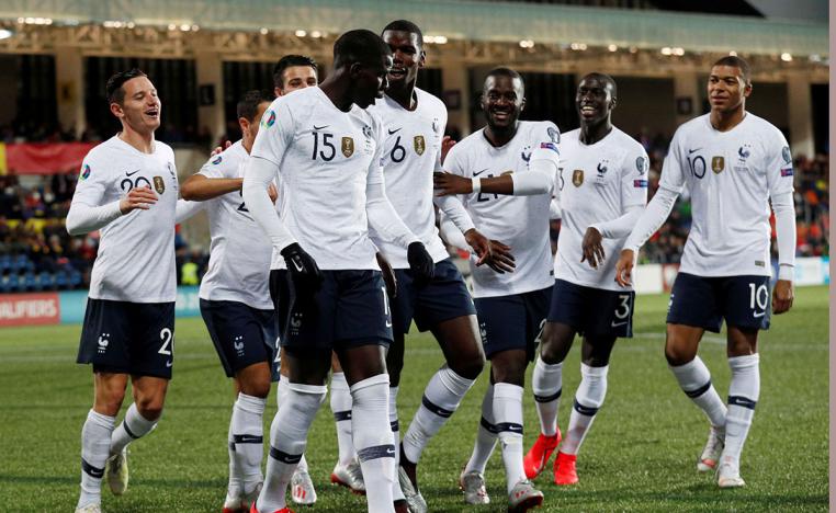 المنتخب الفرنسي يحتاج إلى نقطتين لضمان تأهله الى نهائيات البطولة
