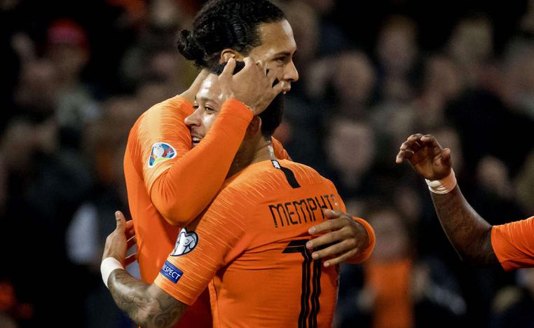 هولندا تتصدرمجموعتها برصيد 15 نقطة من خمسة انتصارات وخسارة