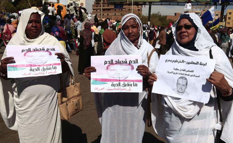 متظاهرون سودانيون