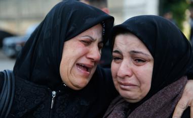 دموع الوداع في بلد يستقبل نحو مليون ونصف مليون لاجئ سوري