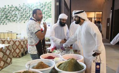 تجار في مهرجان الظفرة