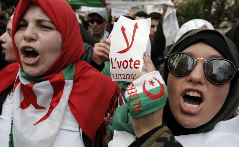 المتظاهرون في الجزائر يتجندون ضد الانتخابات