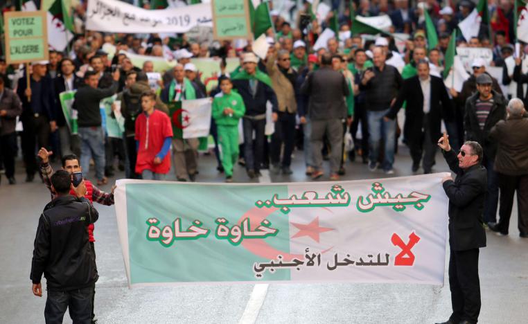 تظاهرة ضد التدخل الاجنبي في الانتخابات الرئاسية في الجزائر
