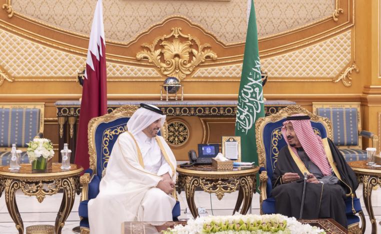 العاهل السعودي الملك سلمان بن عبدالعزيز ورئيس وزراء قطر الشيخ عبدالله بن ناصر 