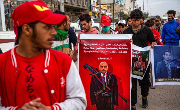 متظاهرون يطالبون بمحاكمة رئيس الوزراء العراقي عادل عبدالمهدي