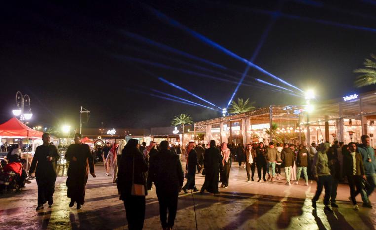  سعوديون يتجمعون في موسم الرياض في العاصمة السعودية