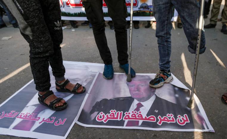 متظاهرون فلسطينيون يتظاهرون ف يغزة ضد "صفقة القرن"