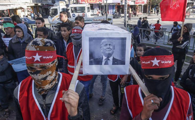 فلسطينيون يتظاهرون في غزة ضد صفقة القرن