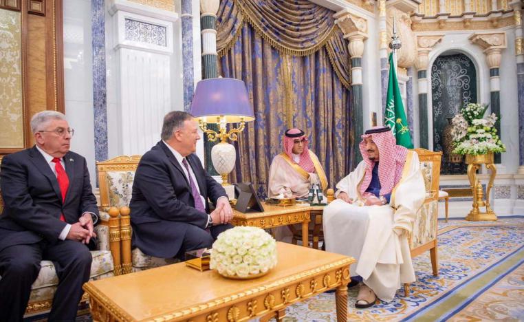 العاهل السعودي الملك سلمان بن عبدالعزيز ووزير الخارجية الاميركي مايك بومبيو
