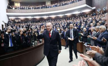 أردوغان ينهك تركيا بتدخلاته العسكرية في سوريا وليبيا