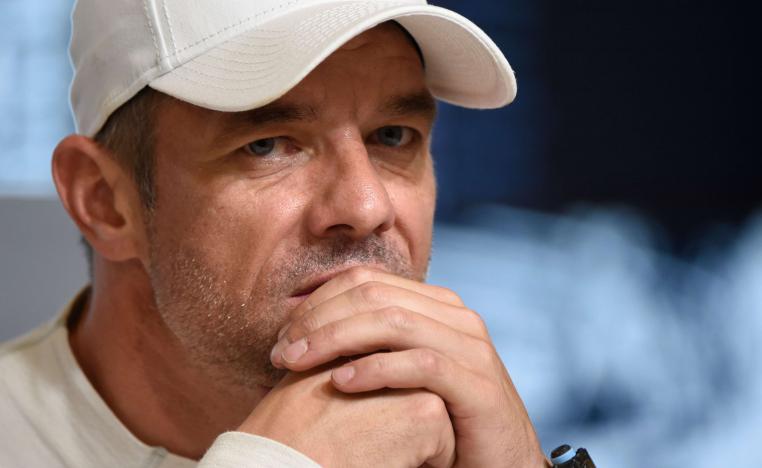 لوب يتواصل مع جمهوره افتراضيا