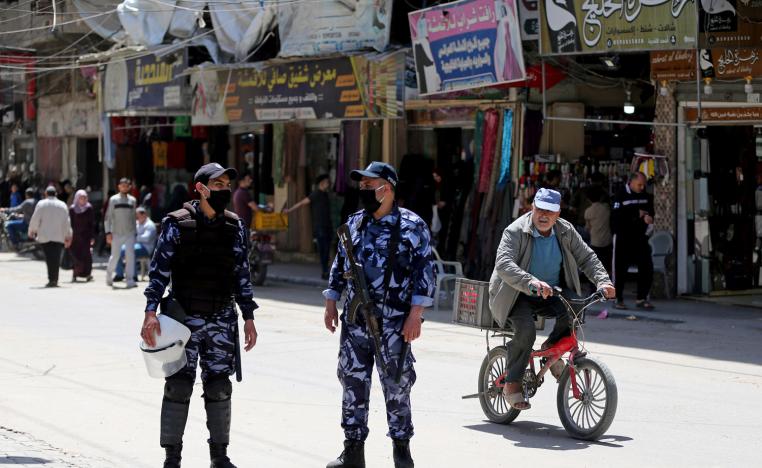 الرجل فر رغم حراسة الشرطة لمبنى الحجر الإجباري