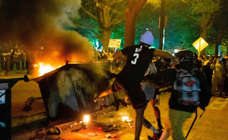 الغضب يصل إلى البيت الأبيض