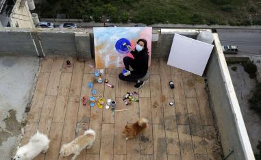 لبنانية ترسم