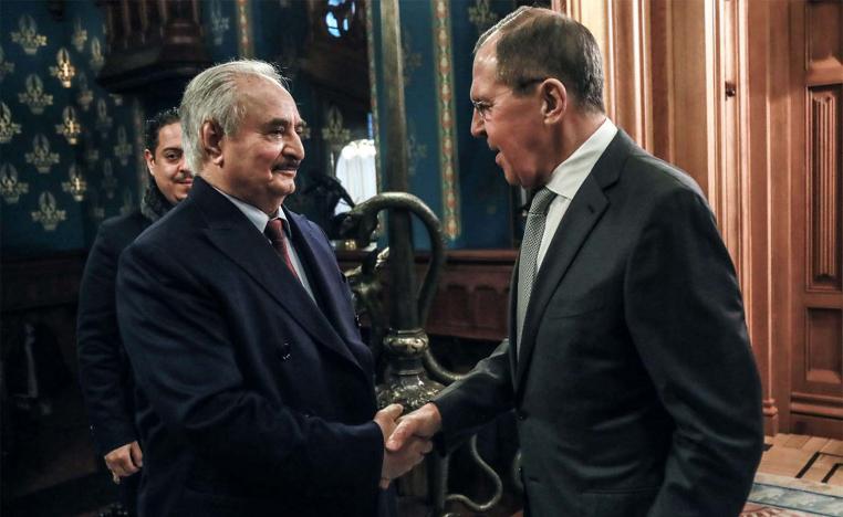 Russian FM Sergei Lavrov (R) shaking hands with Khalifa Haftar
