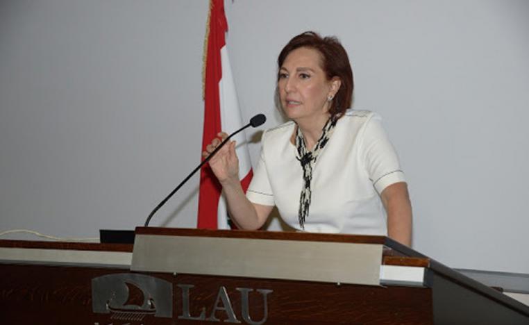 رسالة من مولوي الى 'الصبايا القاعدين في بيوتهن'