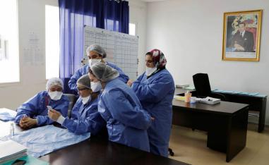 طبيبات وممرضات في مستشفى مولاي عبدالله في سلا