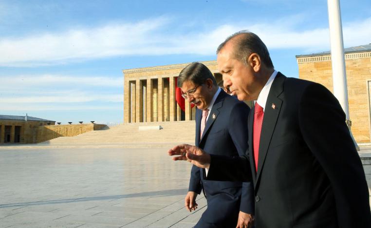 الرئيس التركي رجب طيب اردوغان ورئيس حزب المستقبل احمد داود اوغلو