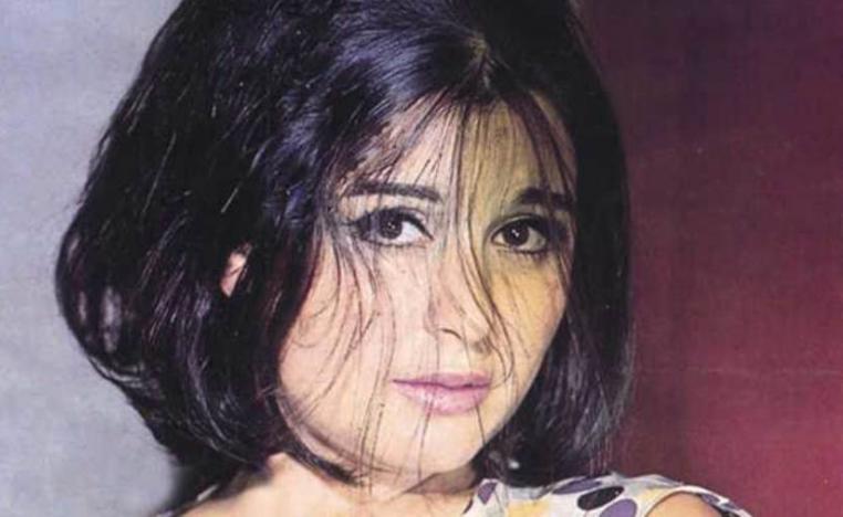 وجه مترع بمشاعر شتى