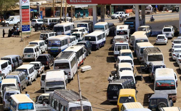 مرحلة انتقالية هشة تتربص بها الأزمة الاقتصادية  