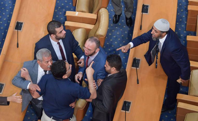 مشادات كلامية بين عدد من النواب خلال جلسة مساءلة الغنوشي