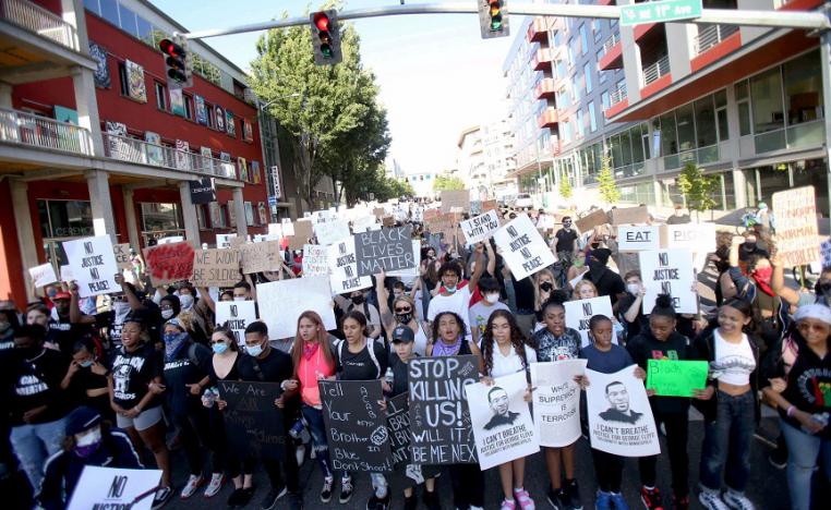 الاحتجاجات تتصاعد في عدة ولايات أميركية تنديدا بقتل جورج فلويد