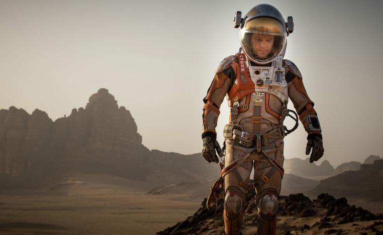الممثل الاميركي مات ديمون في مشهد من فيلم "المريخي"
