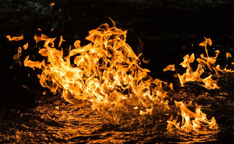 غاز الميثان مشتعل على طول نهر في استراليا