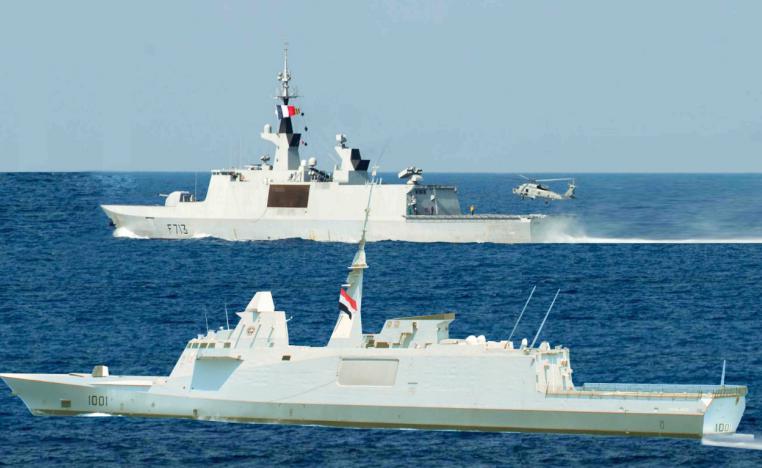 الفرقاطة الشبحية المصرية (تحيا مصر) مع الفرقاطة الشبحية الفرنسية (أكونيه).