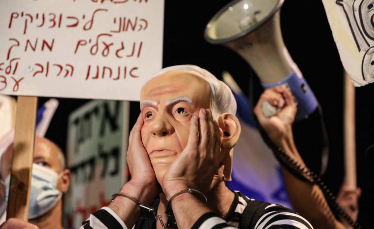  نتنياهو يواجه السجن بتهم تتعلق بالرشوة والاحتيال وخيانة الأمانة 
