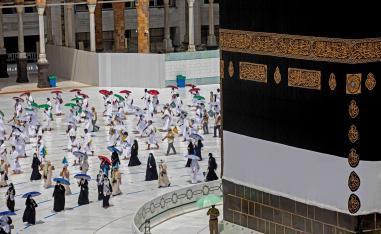 حج استثنائي منضبط لمنع انتشار الوباء