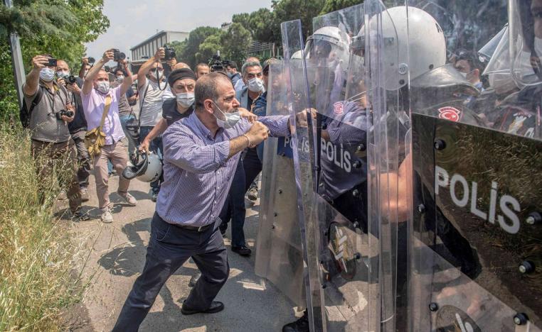 تركيا تتجه سريعا إلى انفجار اجتماعي مدفوعا بأزمة مالية حادة وقمع لا يهدأ