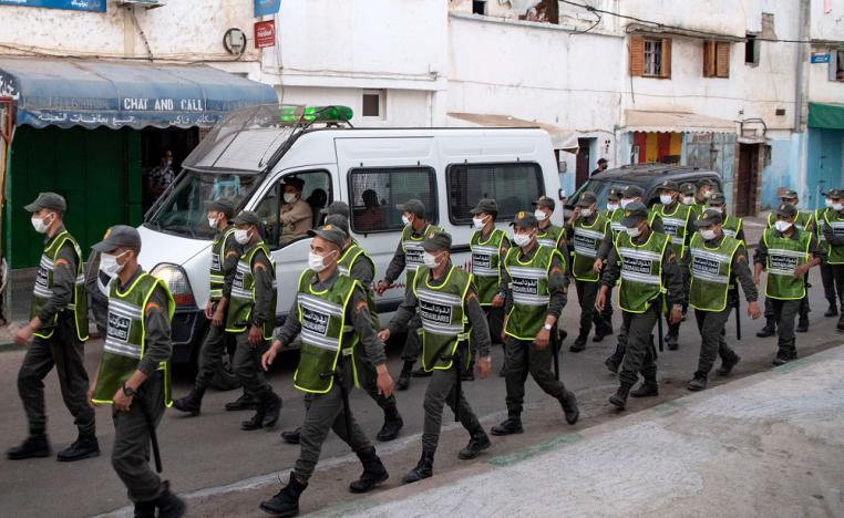 الأمن المغربي يشدد المراقبة لإلزام المواطنين بإجراءات الوقاية من كورونا
